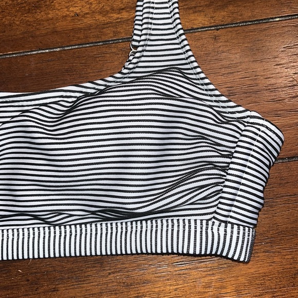 Striped Swim Top size Small- Padded w/ Adjustable straps and Double Metal Clasp - Picture 2 of 8